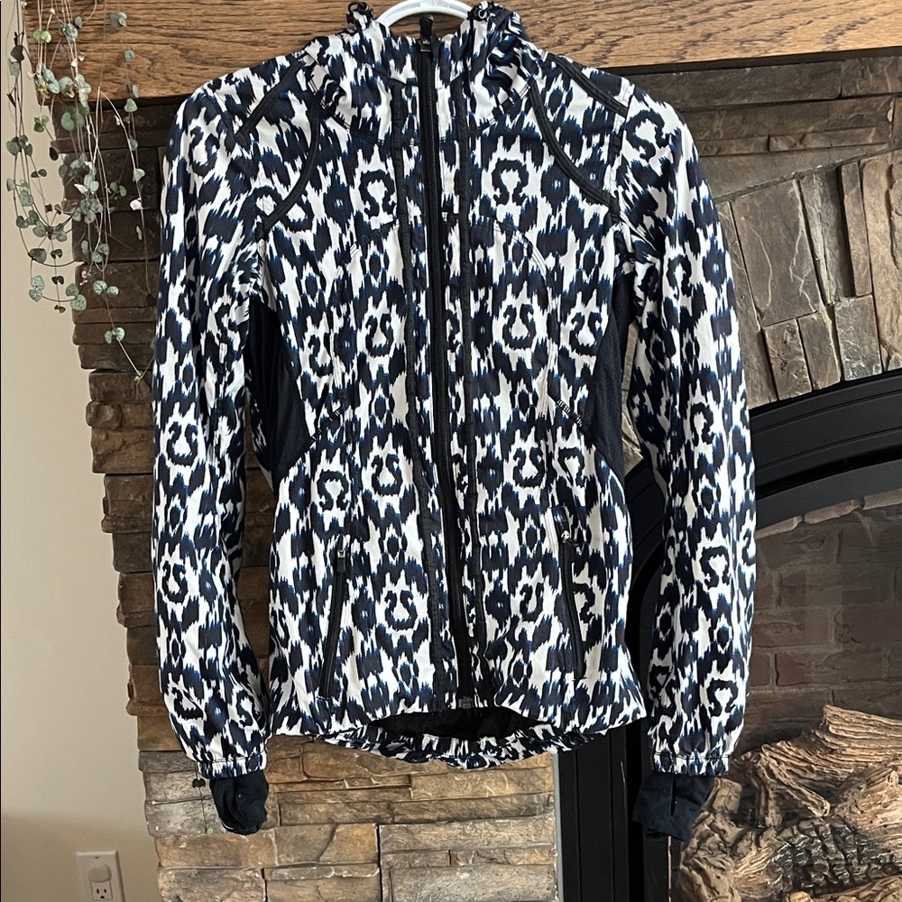 Stylish Black and White Women's Jacket Lululemon